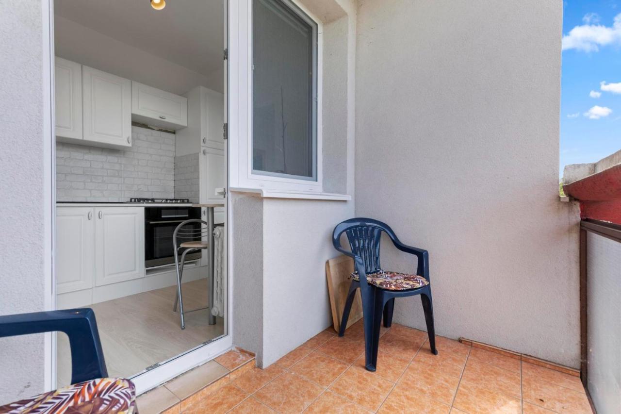 Apartment 20 Minutes From City Center W Netflix, Coffee Or Tea & Parking Bratislava Exterior photo